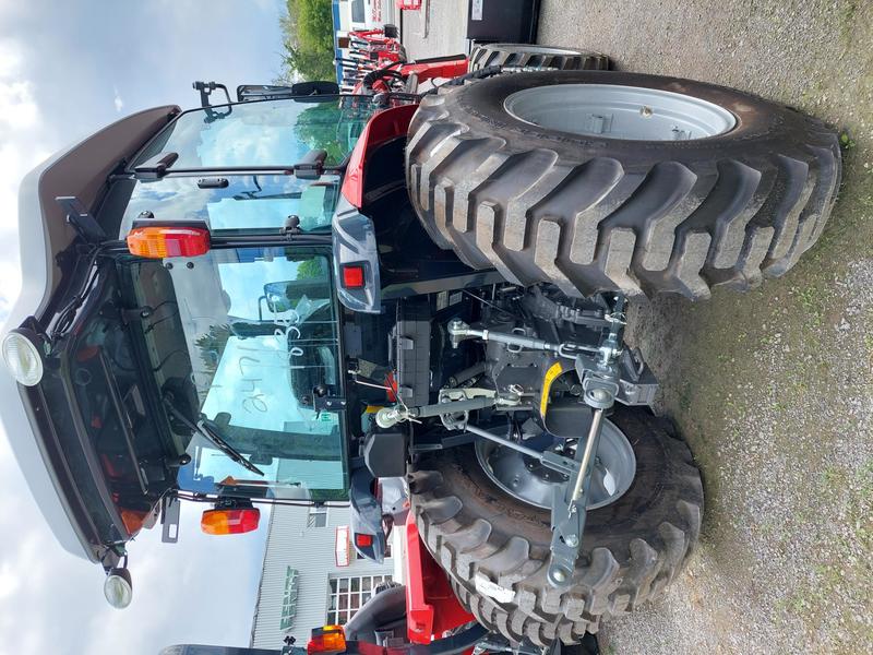 Tractors  Massey Ferguson MF1835M Photo